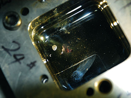 <a href='http://goldmj.cn/product/3.htm' class='text_a'>模具激光焊機(jī)</a>修復(fù)鏡面模具效果